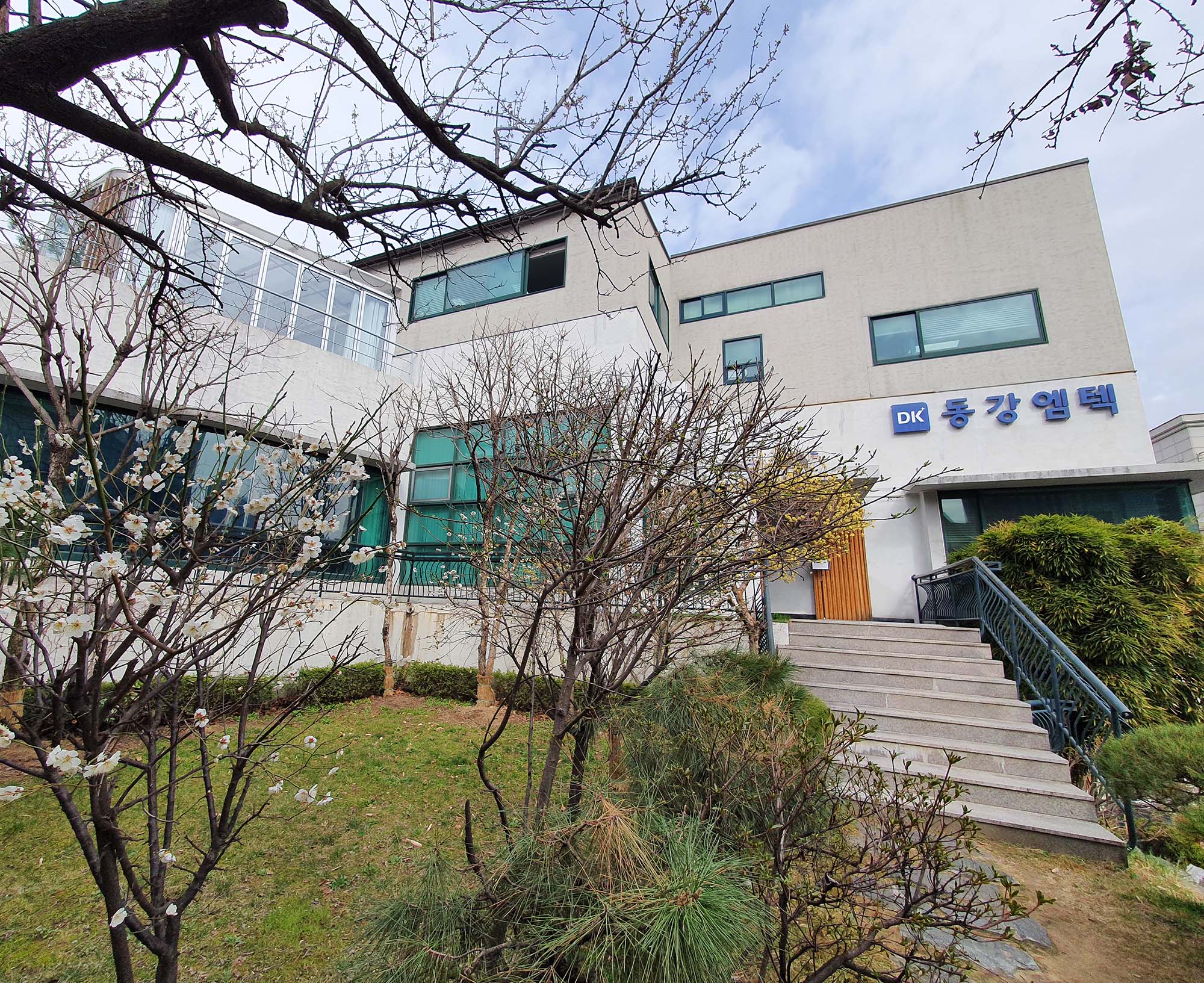 A photo of the DK M-Tech Head Office in Seol, South Korea